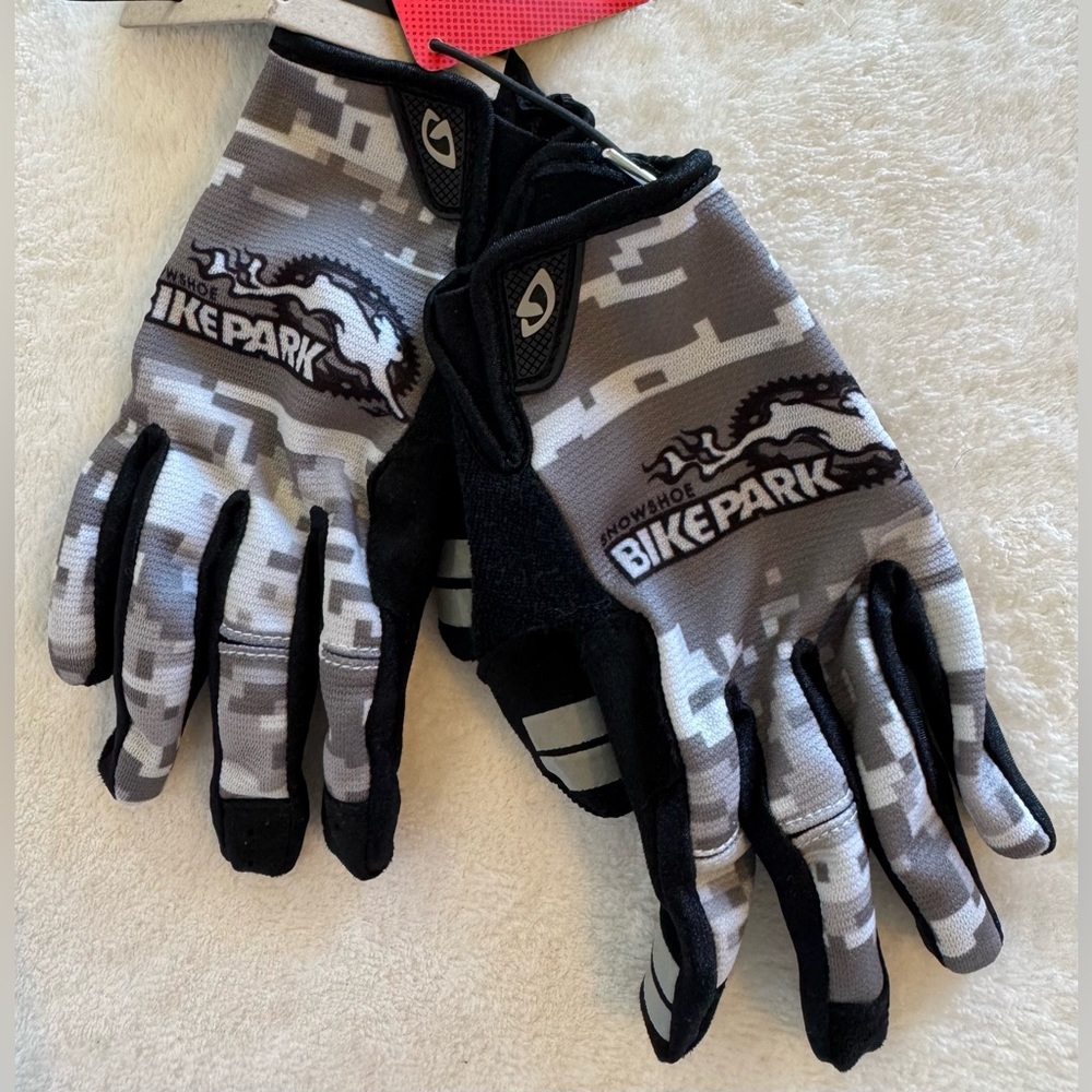 NEW Giro DND Cycling Gloves Size S